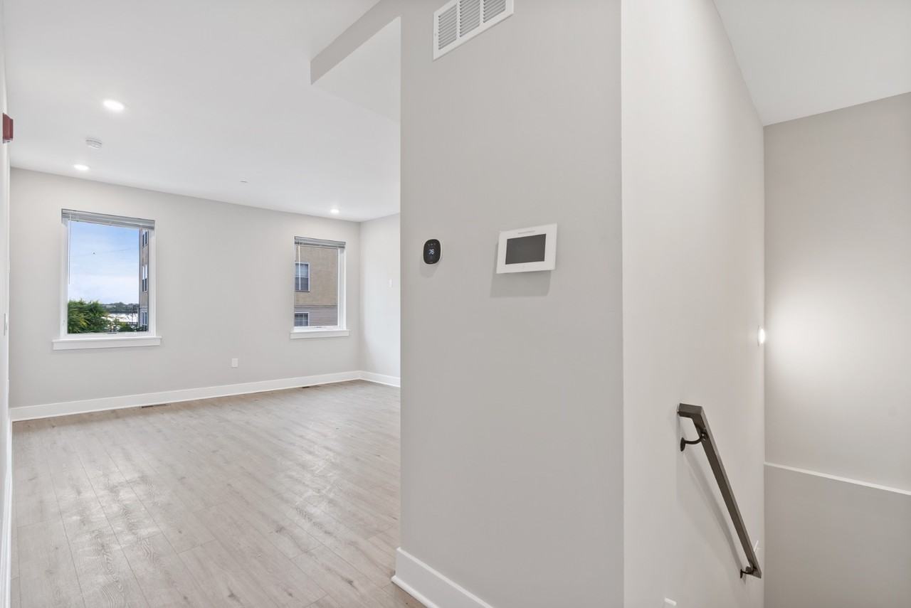 408-10 N Front St - Photo 4 of 32