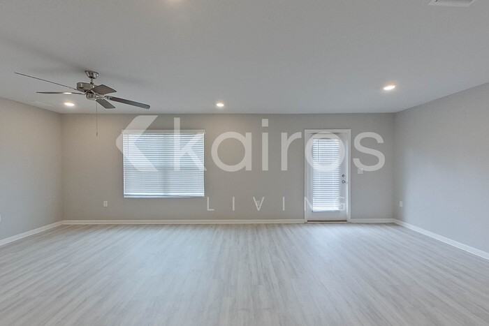 253 Monarch Ln - Photo 4 of 28