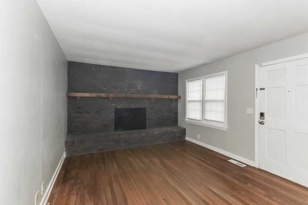 960 7th Place - Photo 4 of 17