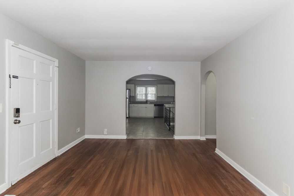 960 7th Place - Photo 5 of 17