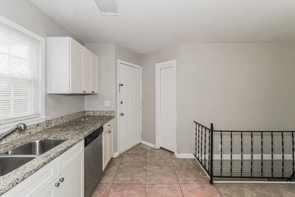 960 7th Place - Photo 7 of 17