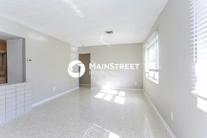 7941 23rd Avenue North - Photo 4 of 16