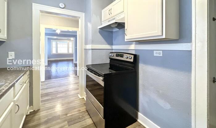 2215 E Gregory Blvd - Photo 3 of 16