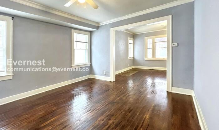 2215 E Gregory Blvd - Photo 6 of 16