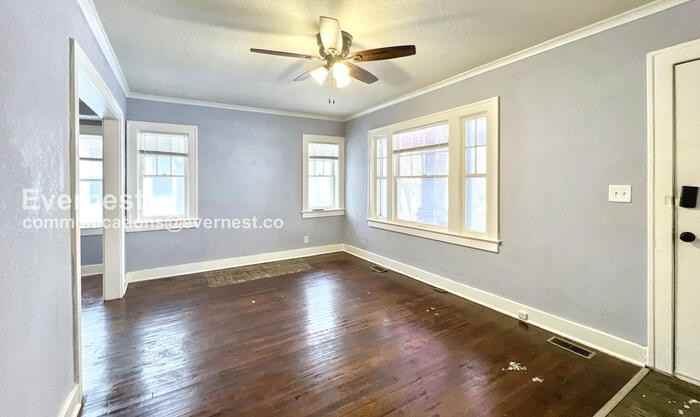 2215 E Gregory Blvd - Photo 7 of 16