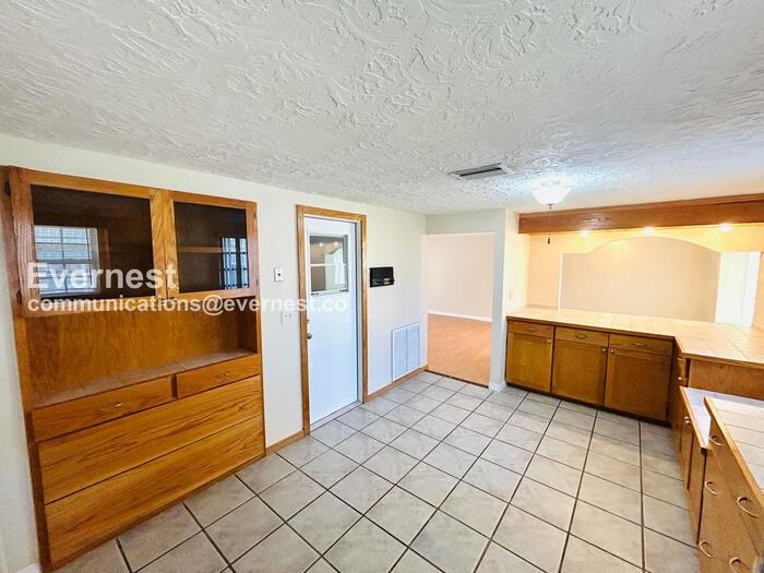 2127 Erin Dr - Photo 5 of 28