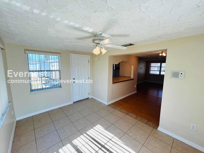 2127 Erin Dr - Photo 6 of 28