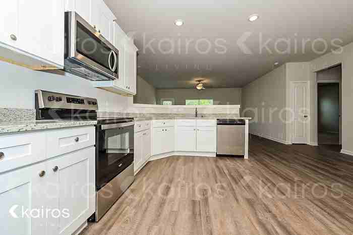 7000 Pinehurst Way North - Photo 4 of 17