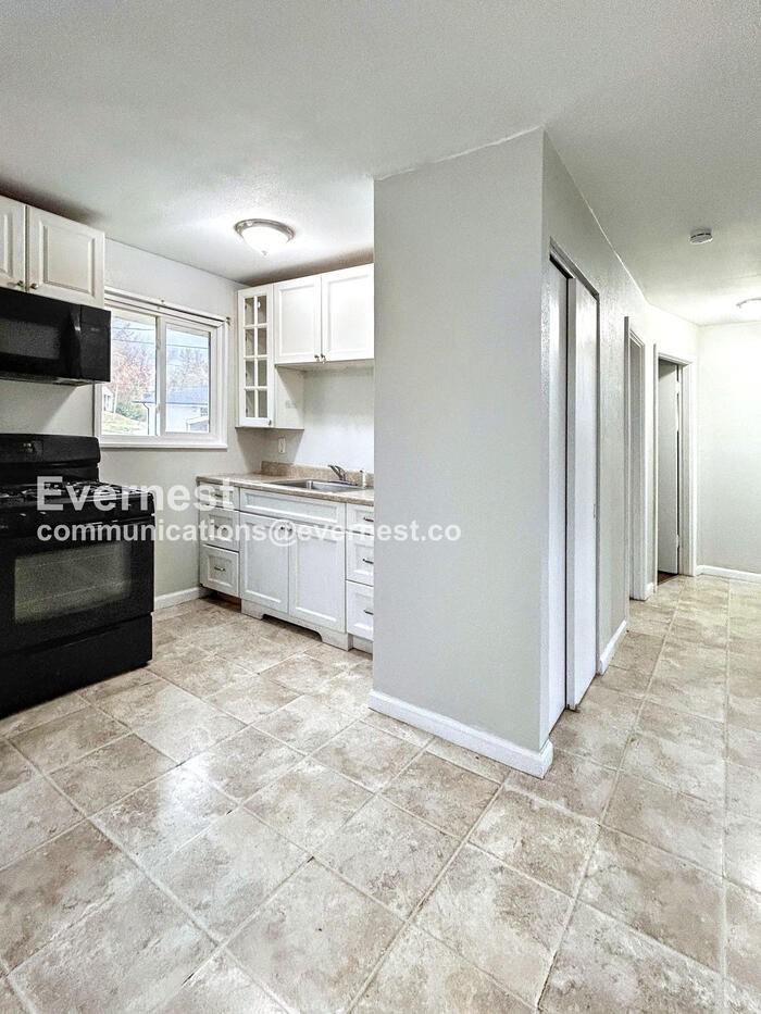 5672 Parchester Dr - Photo 3 of 20