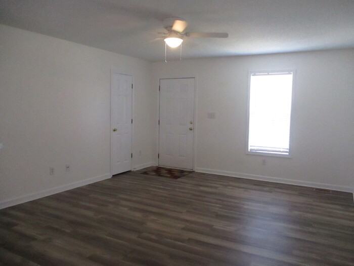 279 Southhaven Court - Photo 3 of 11