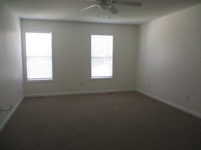 279 Southhaven Court - Photo 7 of 11