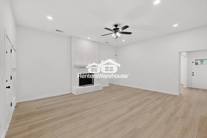 2307 Silver Holly Ln - Photo 4 of 45