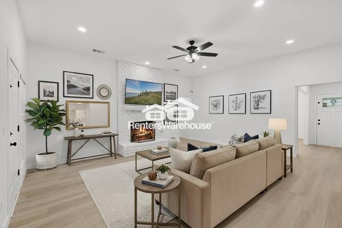 2307 Silver Holly Ln - Photo 5 of 45