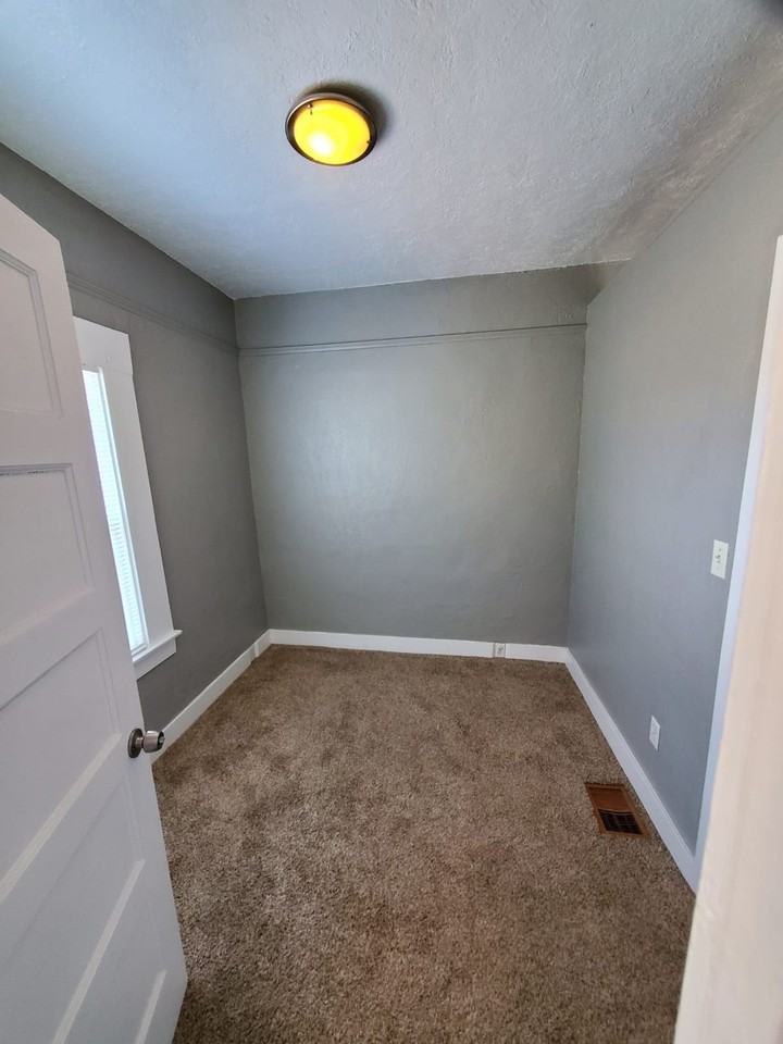 110 Roseville St #NA - Photo 7 of 8