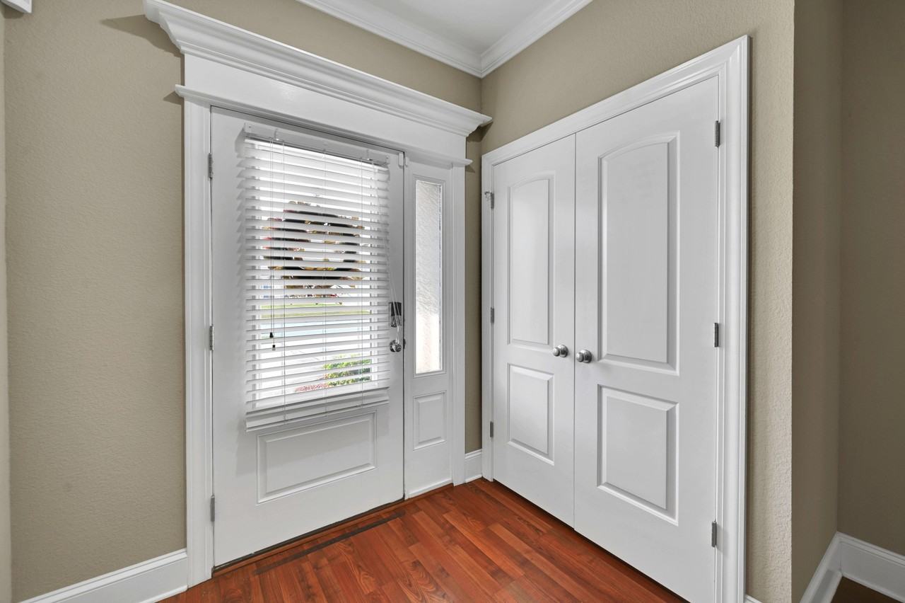 2401 Dovedale Ct - Photo 4 of 41