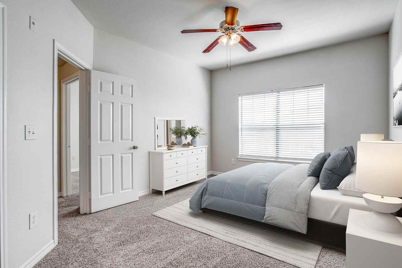 Halston on Frankford - Photo 5 of 40