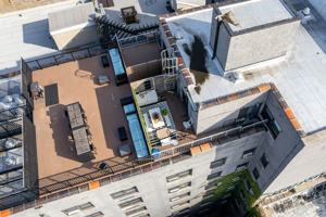 featured image of 5718 North Winthrop Avenue