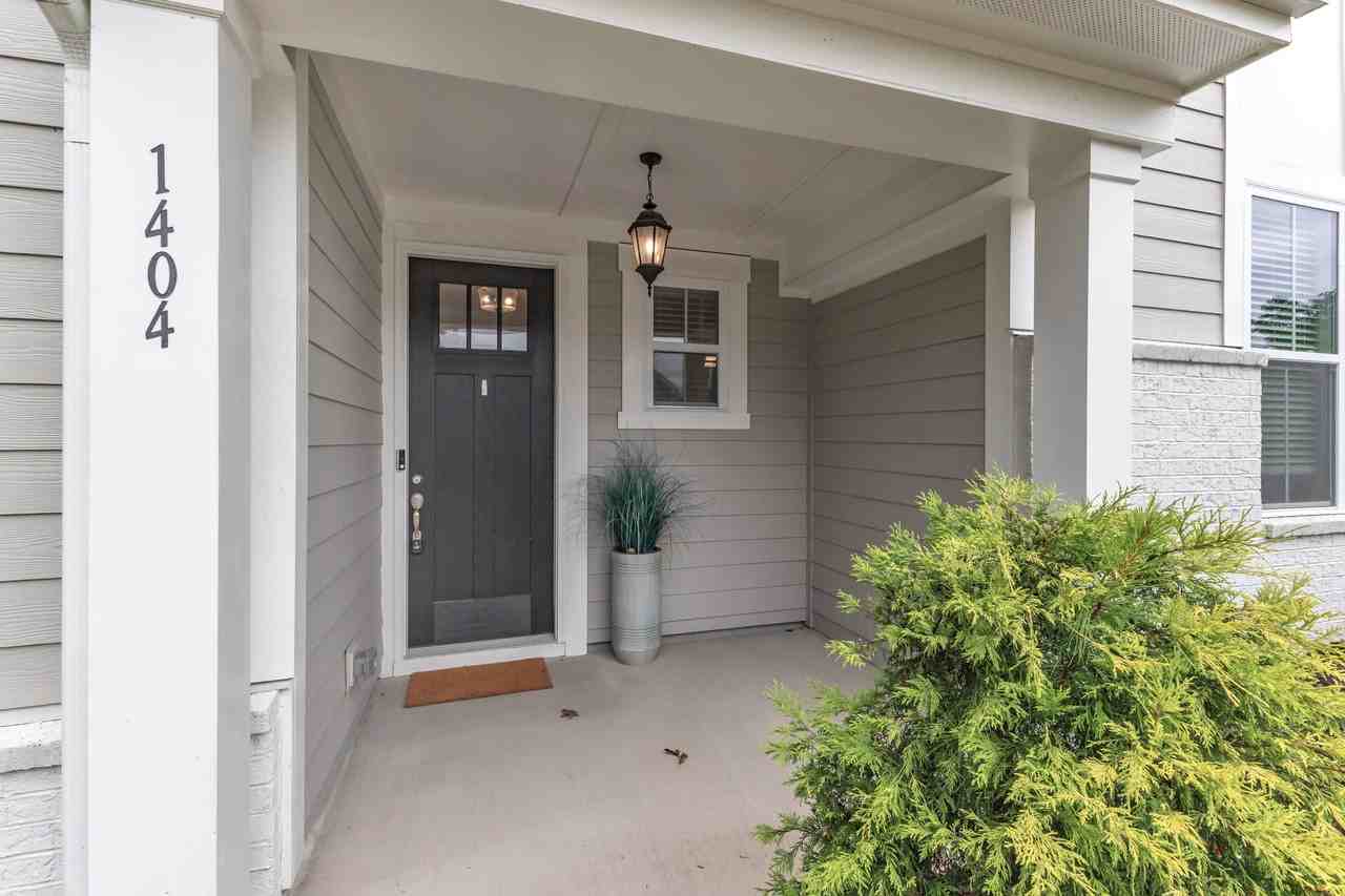 1404 Lawson Creek Way - Photo 2 of 39