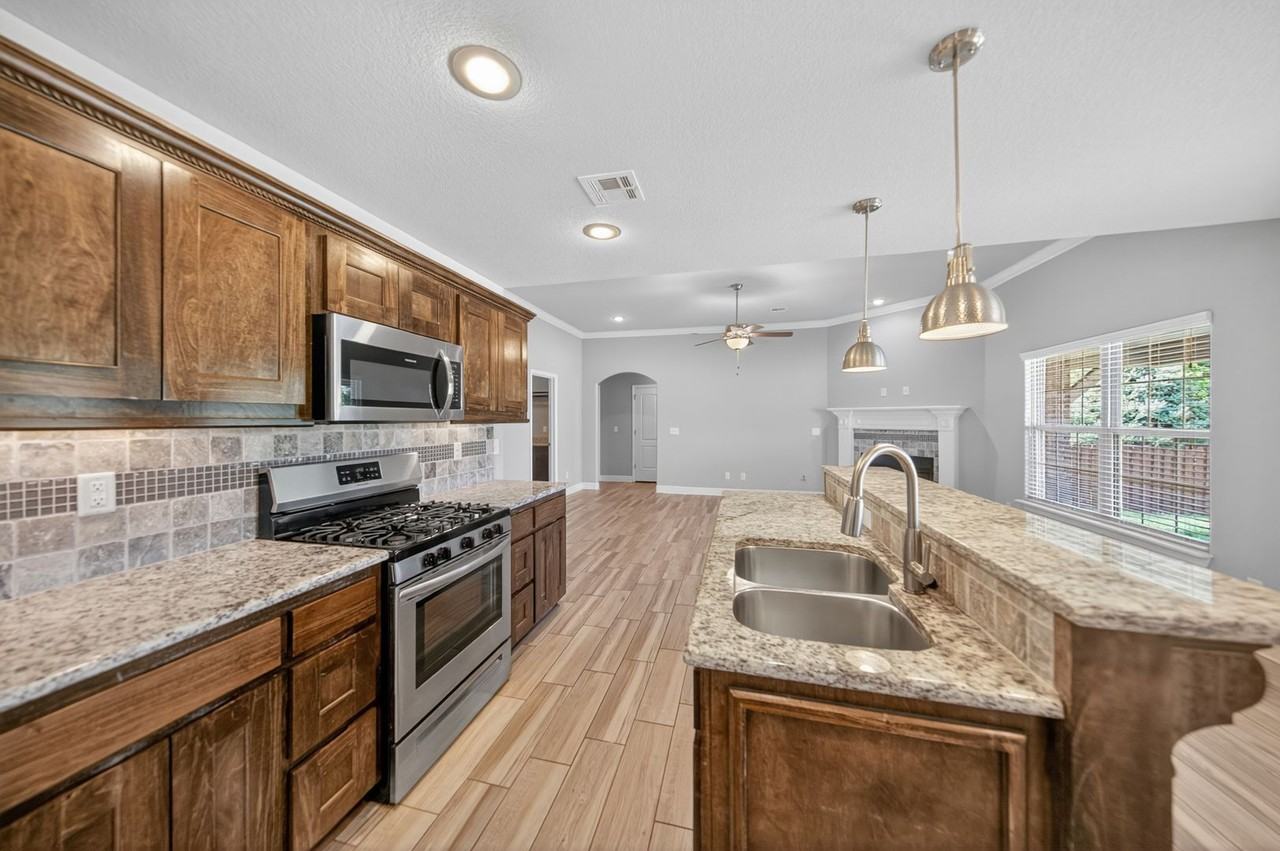 4400 Southwest Bermuda Avenue - Photo 4 of 30