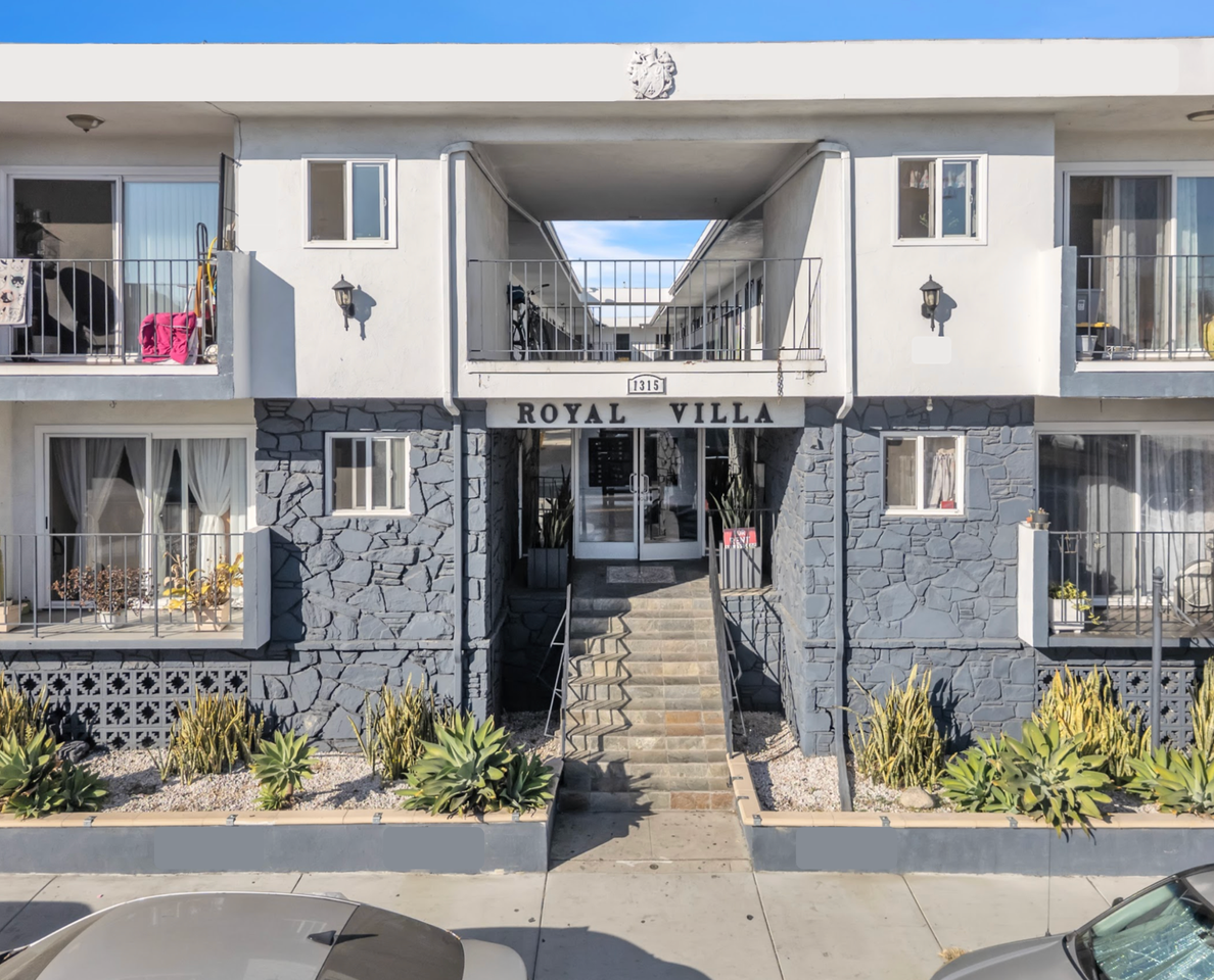 1315 E. 7th St. - Photo 2 of 10