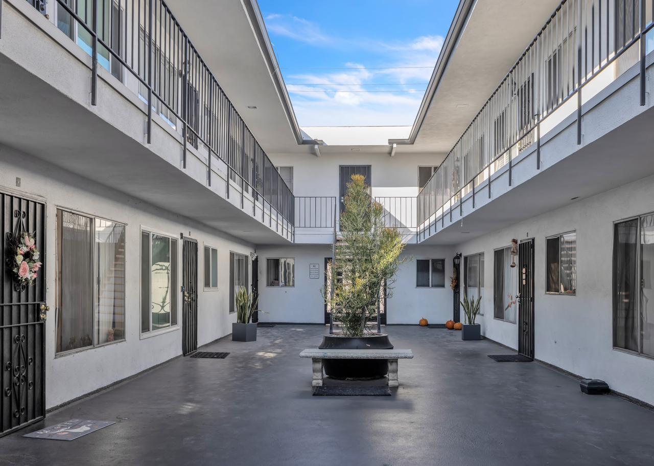 1315 E. 7th St. - Photo 3 of 10