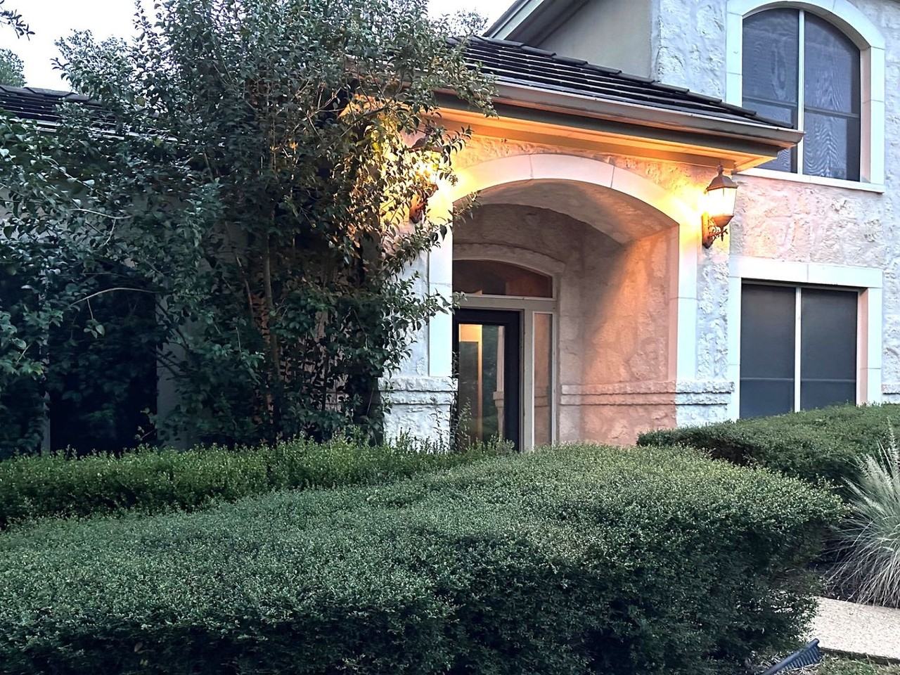 7 Monarch Oaks Drive - Photo 2 of 19