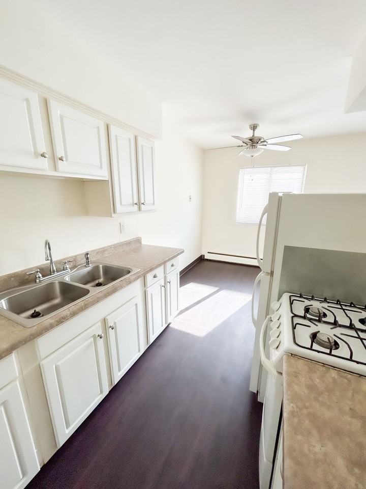 2009 Bryant Ave S - Photo 4 of 13