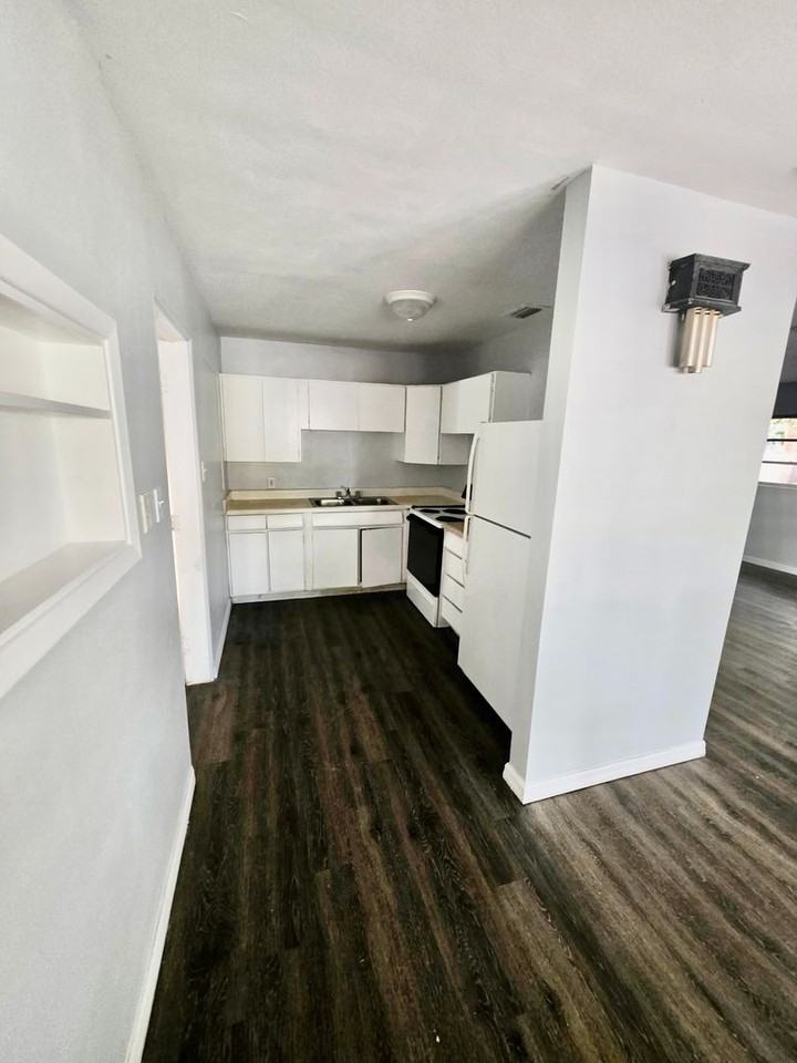 4939 Flamingo Lane - Photo 6 of 9