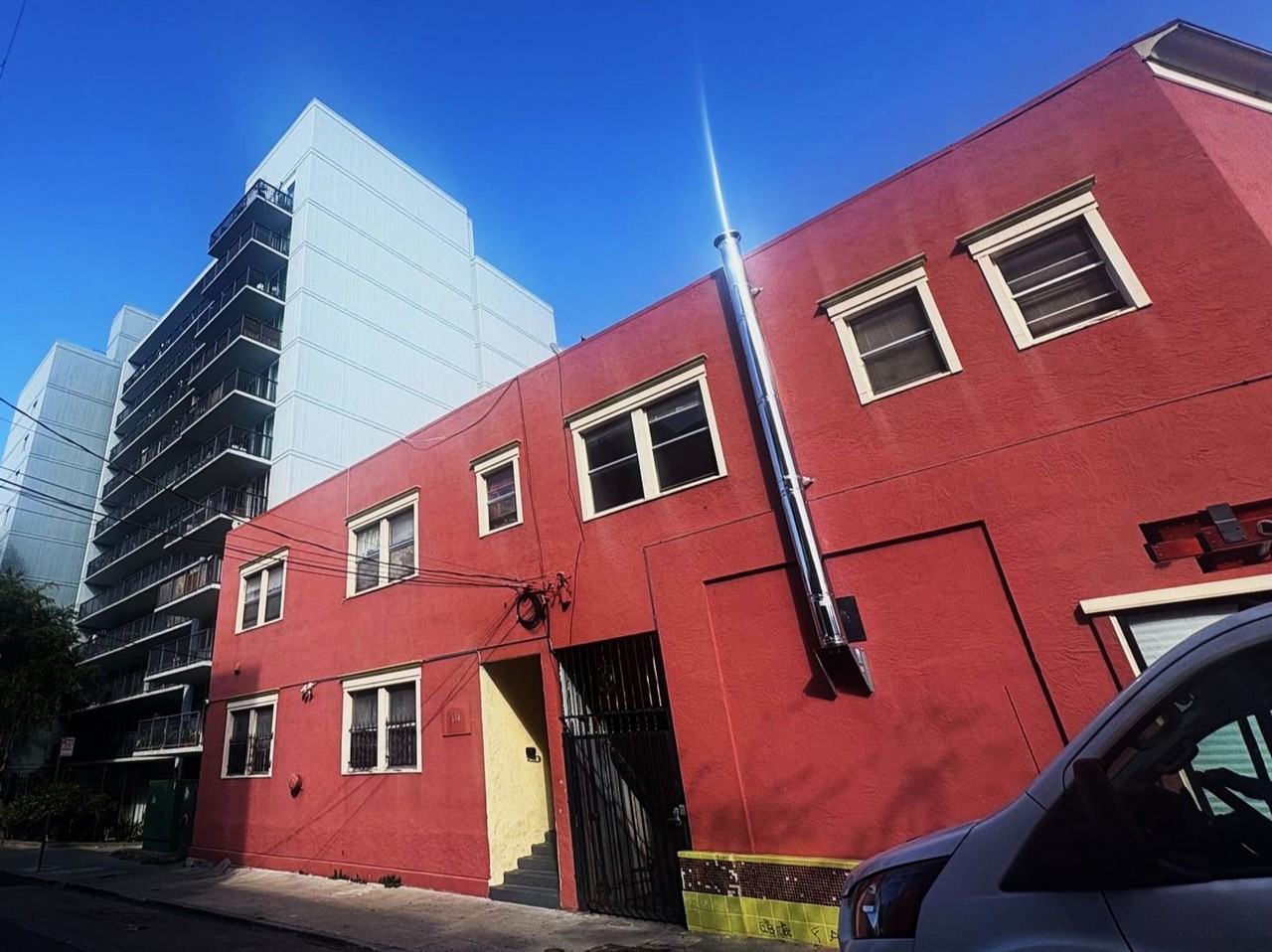 1607 2nd Ave - Photo 4 of 6