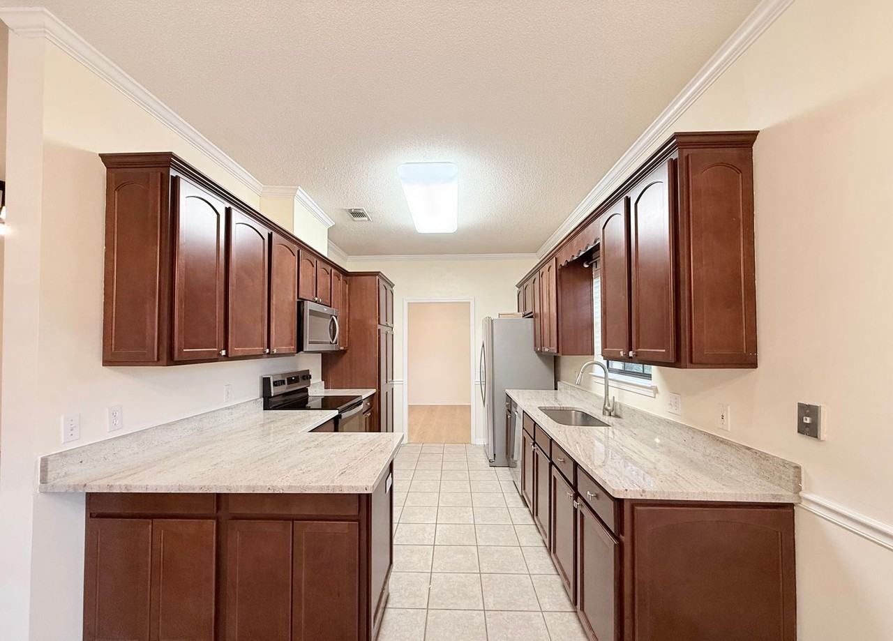 4161 Longwood Circle - Photo 4 of 16