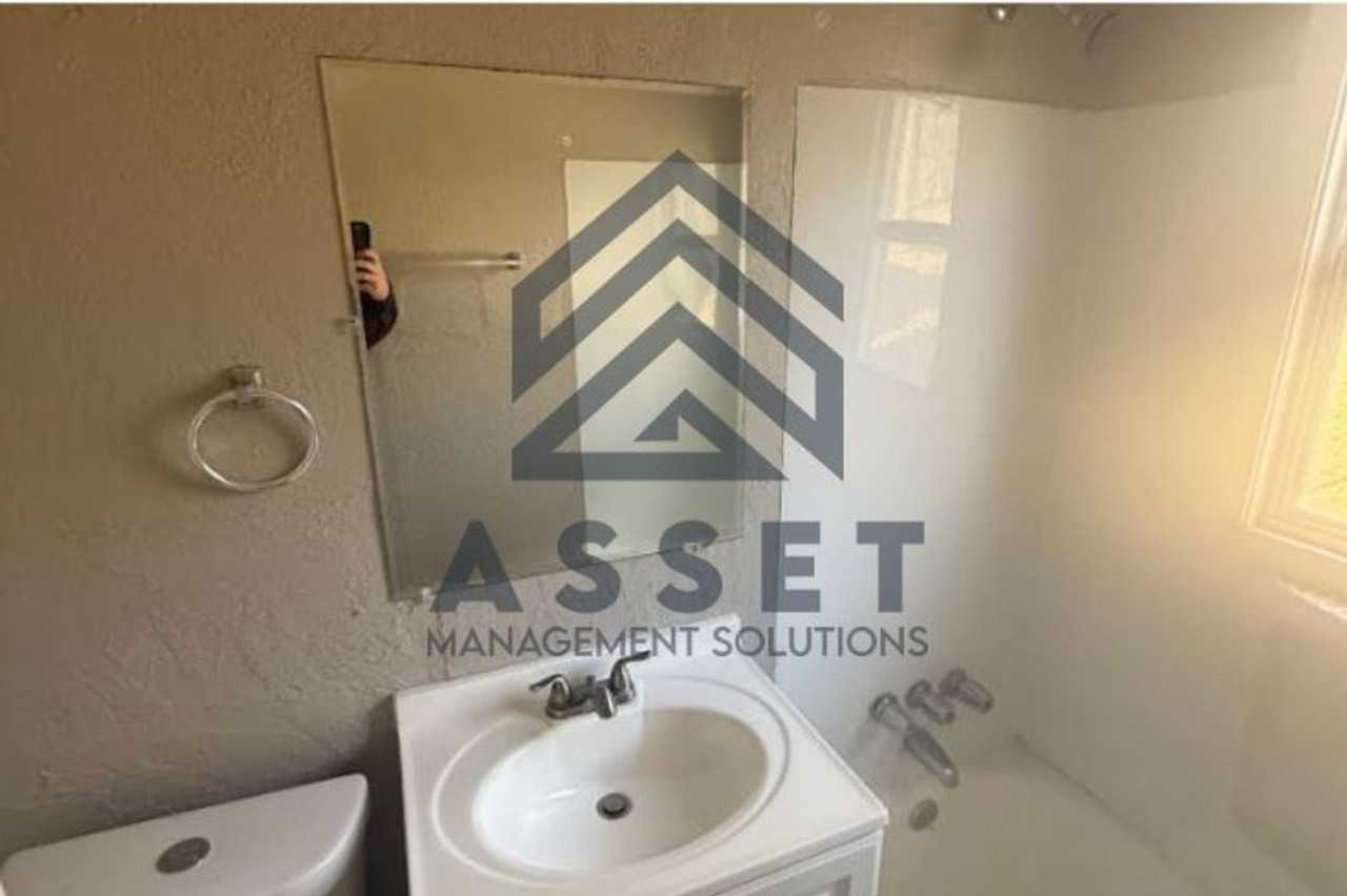 2733 Northeast Success Street - Photo 3 of 8