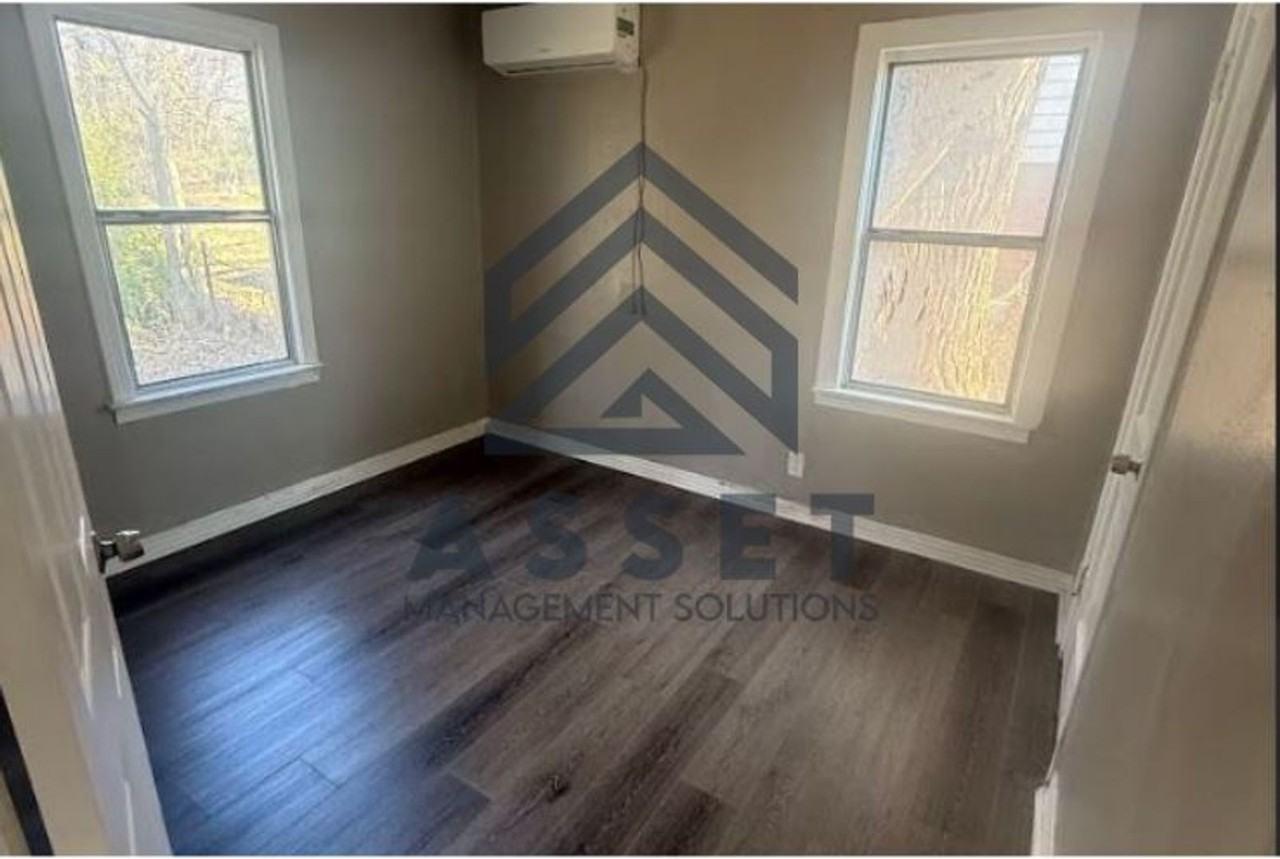 2733 Northeast Success Street - Photo 4 of 8