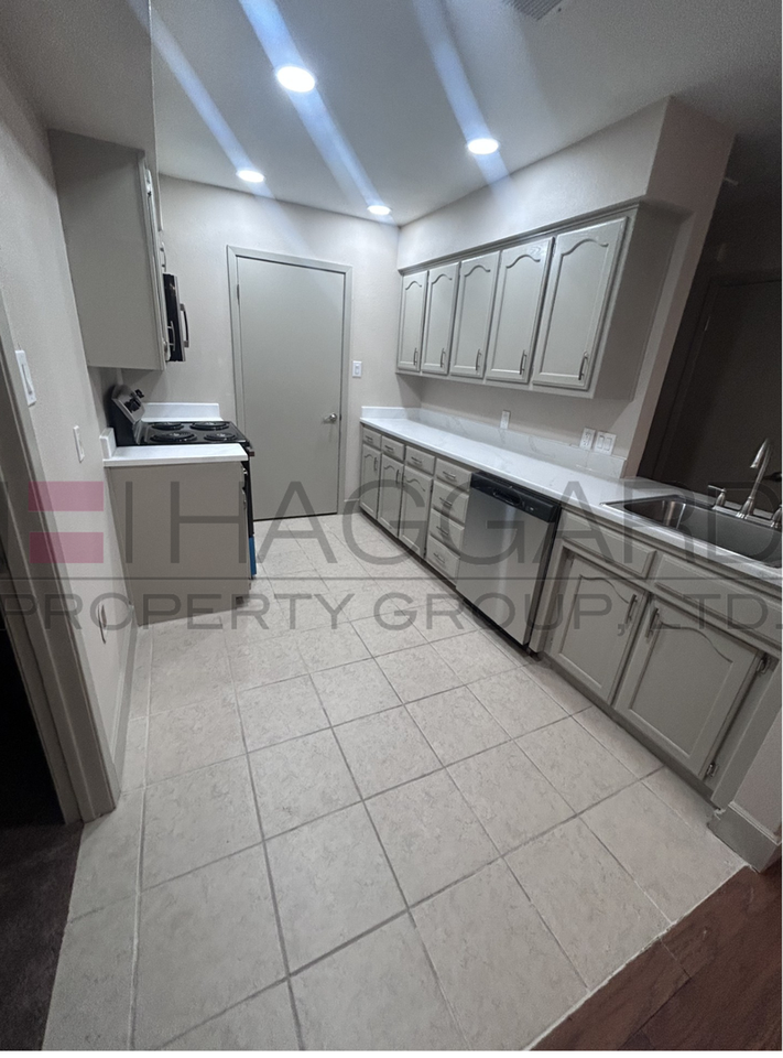 8879 Marilyn Dr - Photo 5 of 12