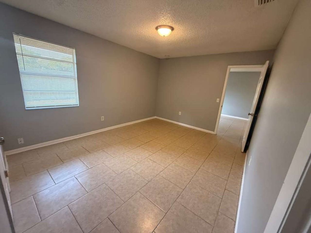 2584 Chestnut Woods Dr - Photo 4 of 11