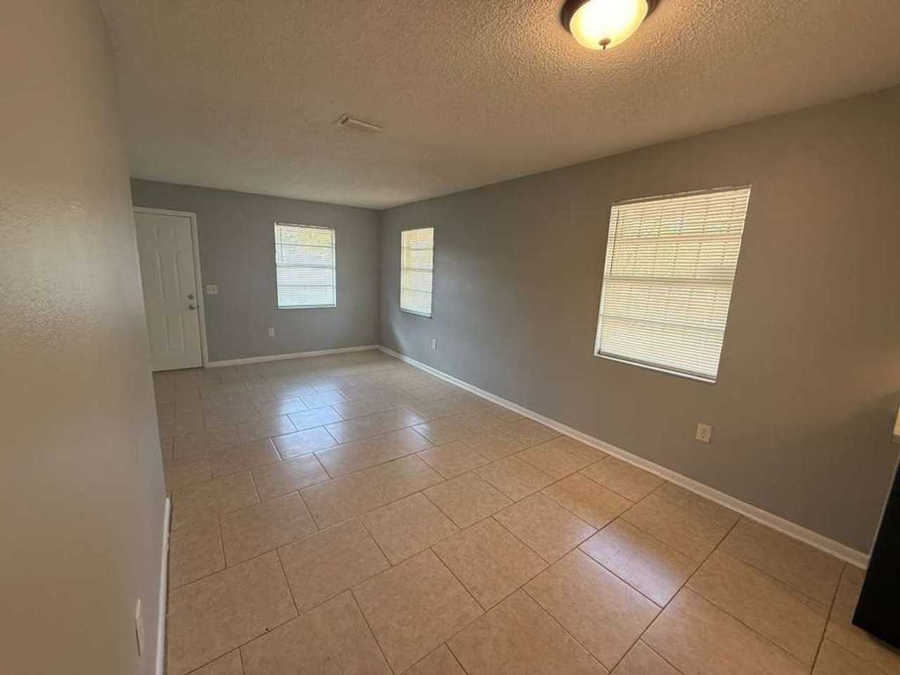 2584 Chestnut Woods Dr - Photo 7 of 11