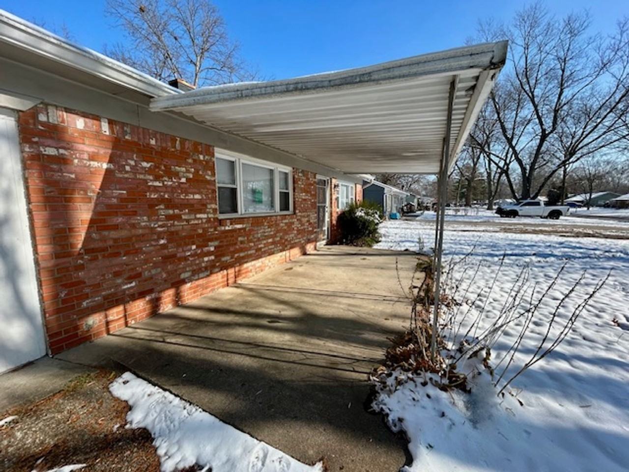 6740 Doris Dr - Photo 3 of 28