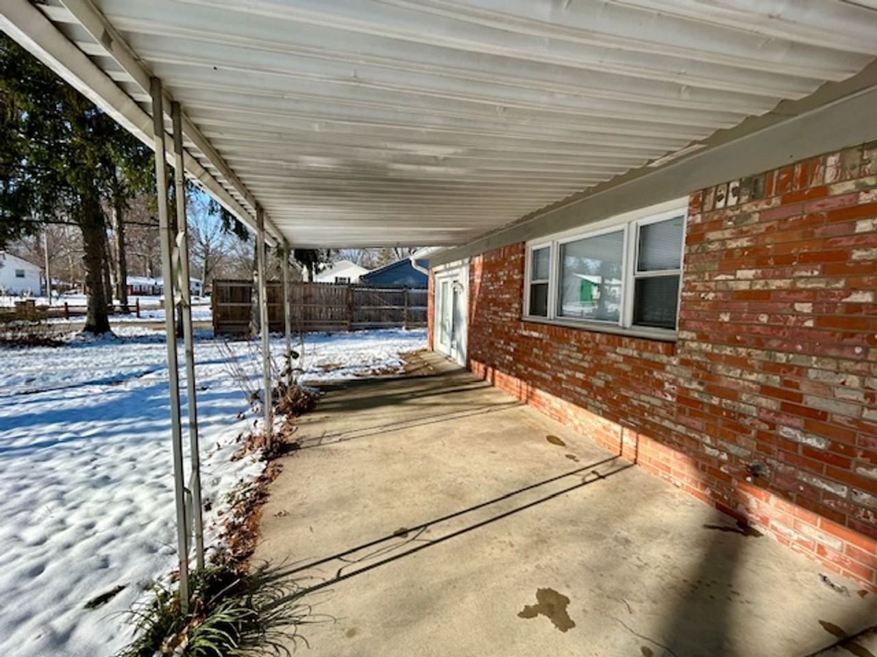 6740 Doris Dr - Photo 4 of 28