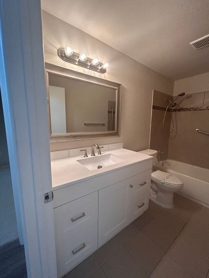 2904 East 16th Street #C - Photo 6 of 13