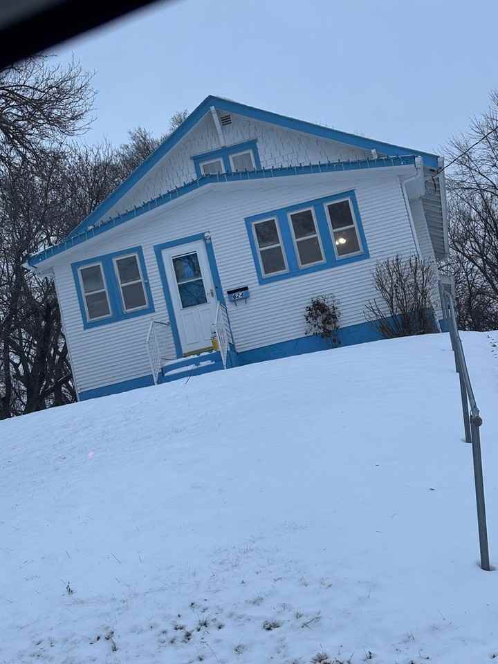 624 N Lewis Ave - Photo 2 of 23