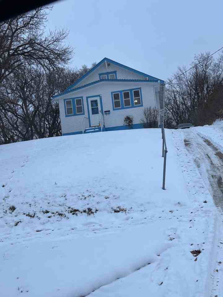 624 N Lewis Ave - Photo 3 of 23