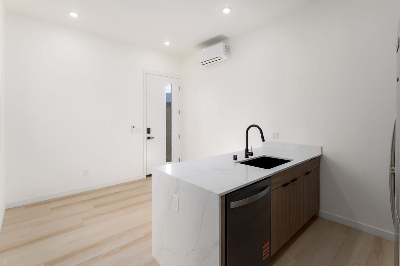 4611 Almayo Ave - Photo 5 of 50