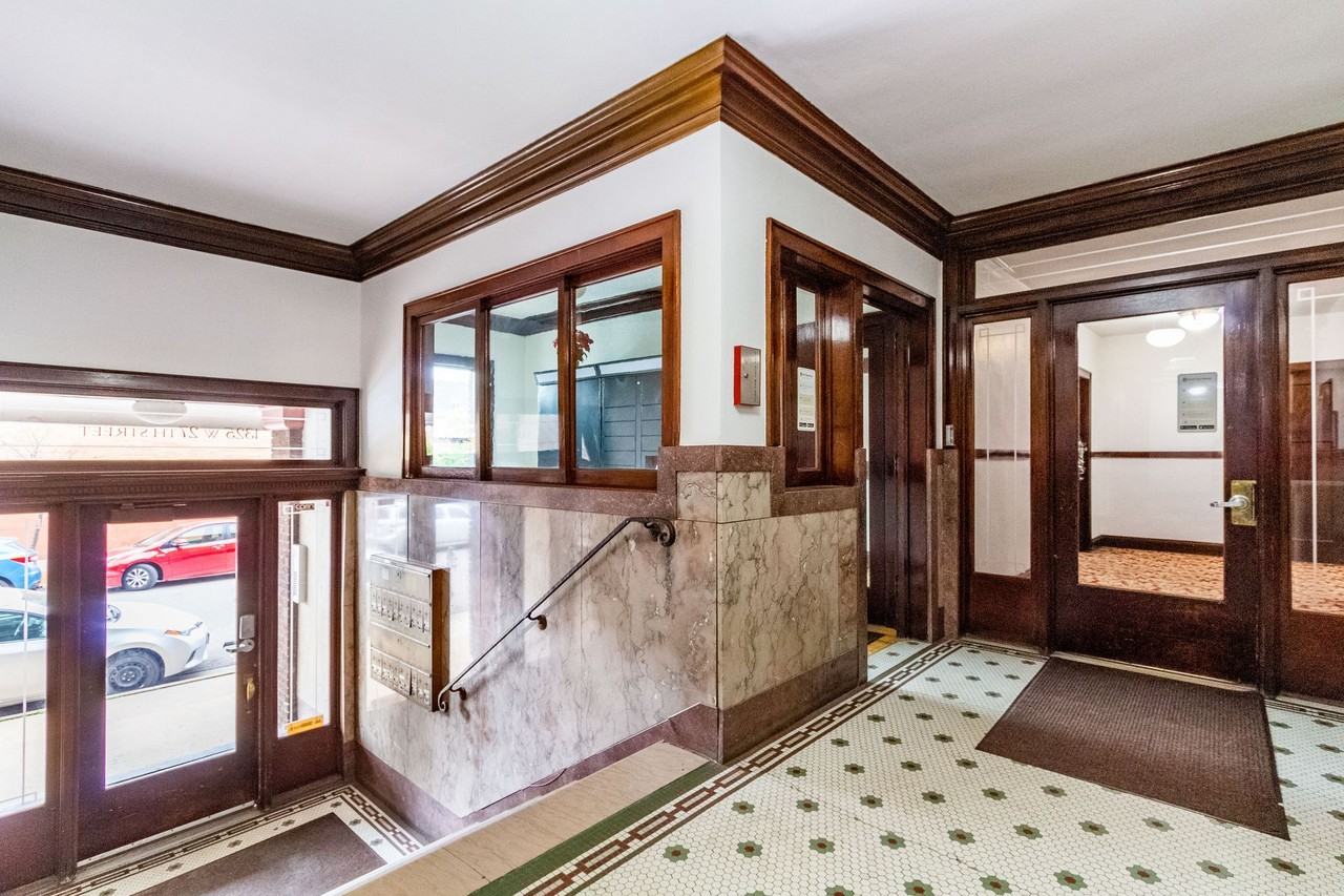 1325 West 27th St - Photo 3 of 6