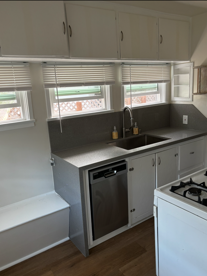 724 Crestmoore Pl - Photo 2 of 21