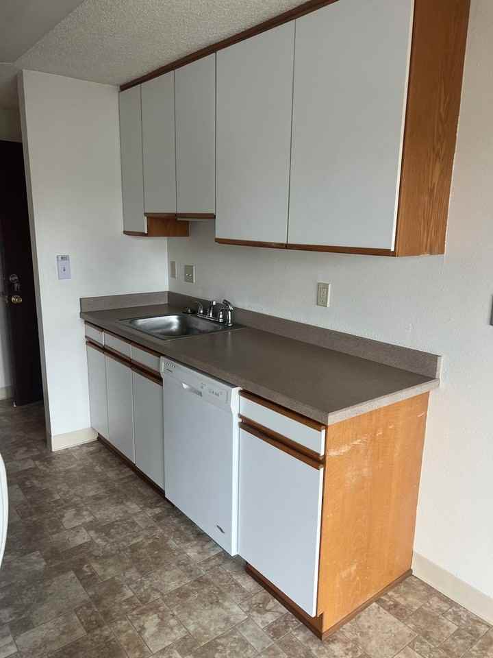 Agee - Photo 7 of 33