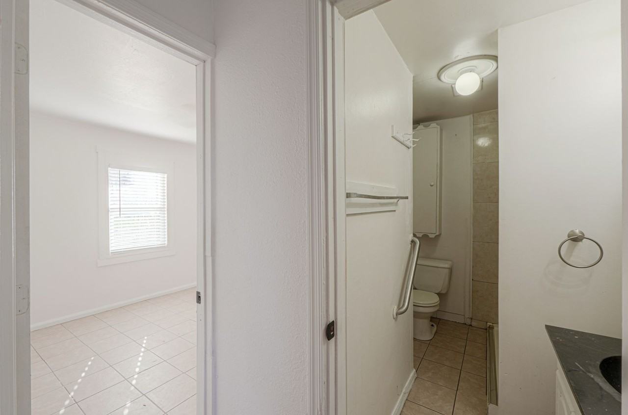 137 East Ash Avenue - Photo 4 of 20