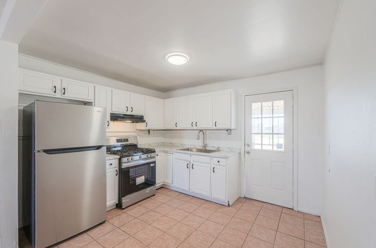 137 East Ash Avenue - Photo 7 of 20