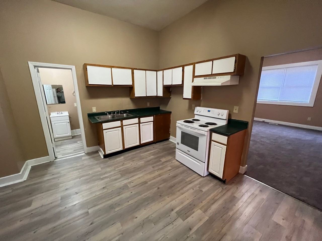 GRY - 2406 - Photo 2 of 6