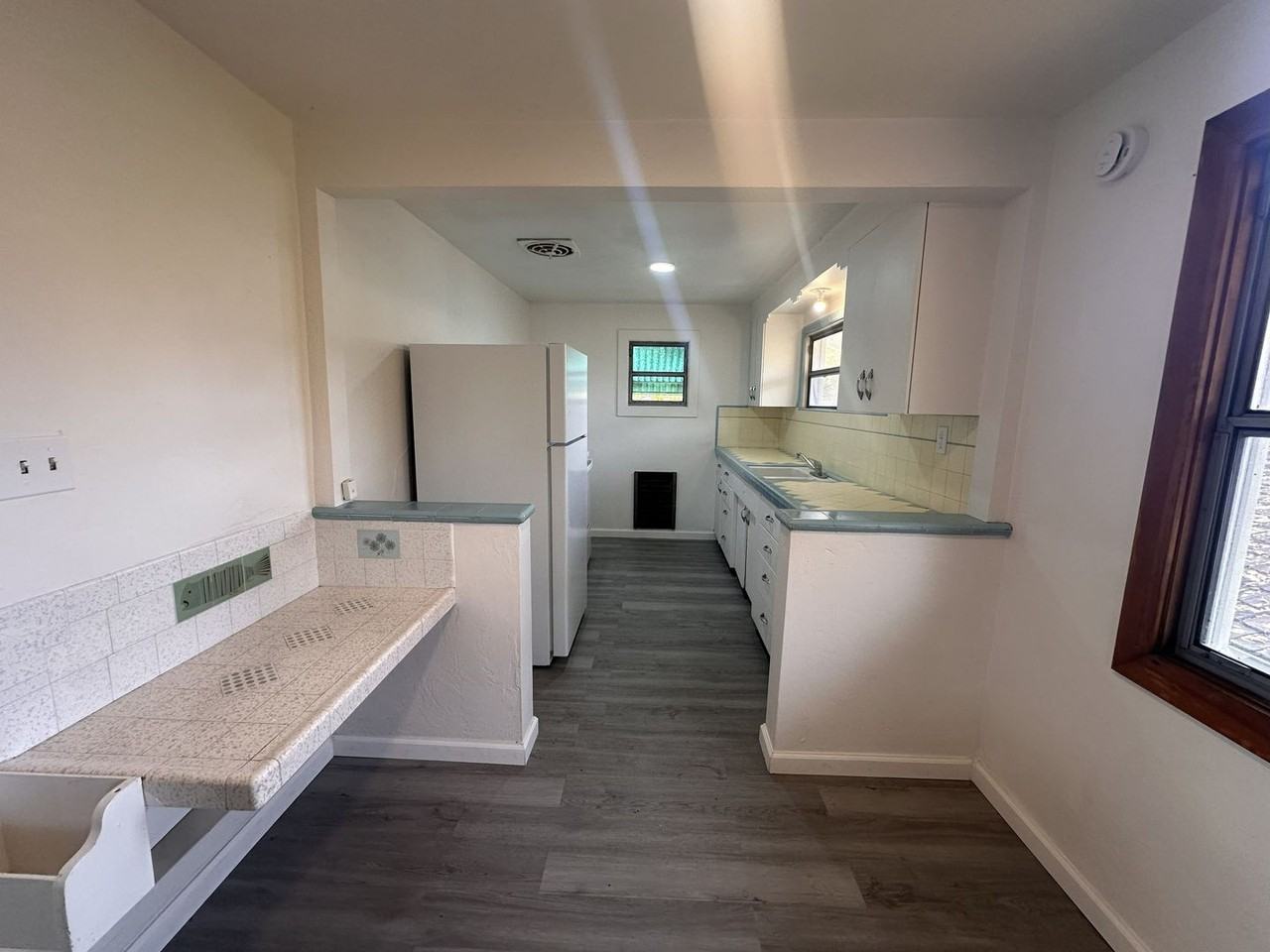 208 South Mcdow Street - Photo 5 of 11