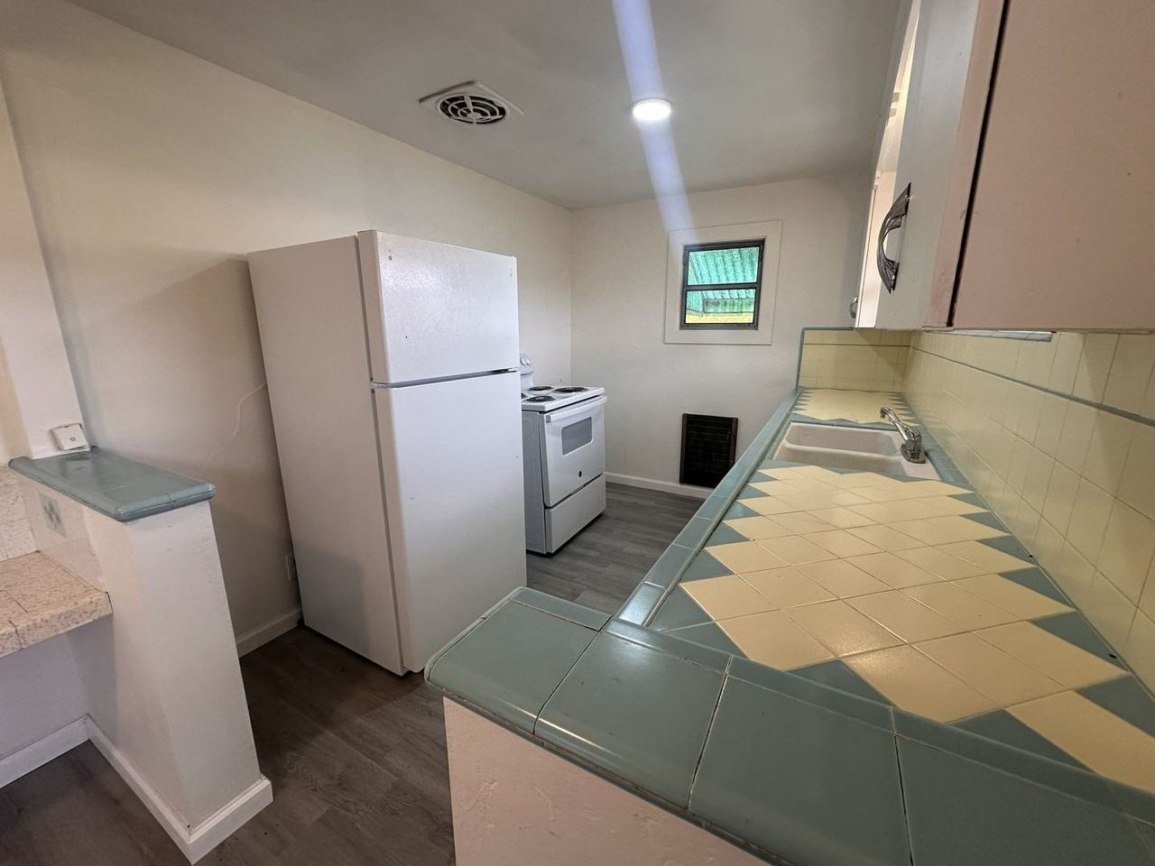 208 South Mcdow Street - Photo 6 of 11