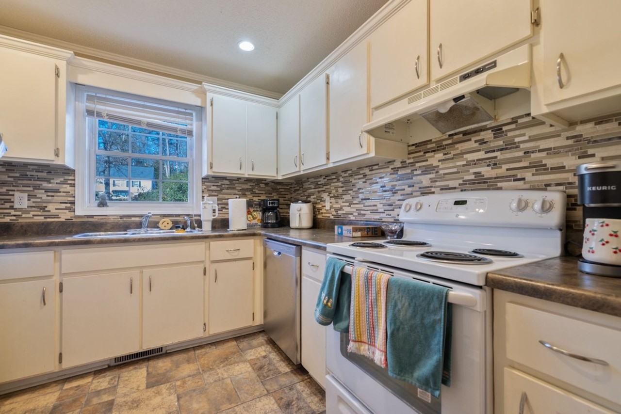 204 Oak St Unit 10 - Photo 3 of 14